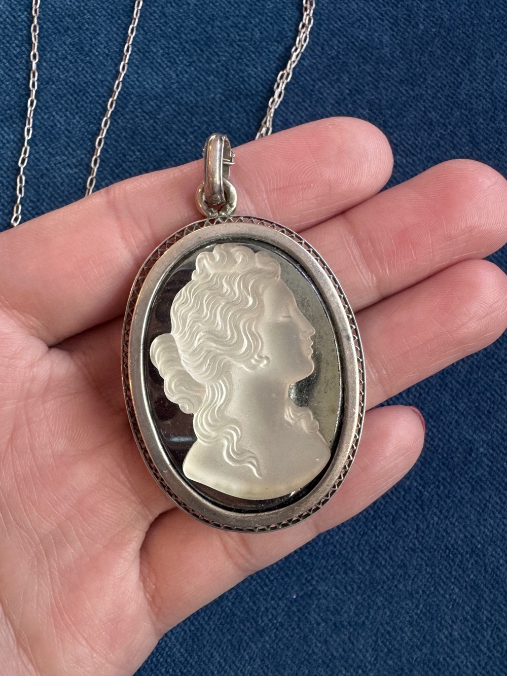 Vintage 925 Sterling Silver‎ mother of pearl Cameo with glass Necklace pendant